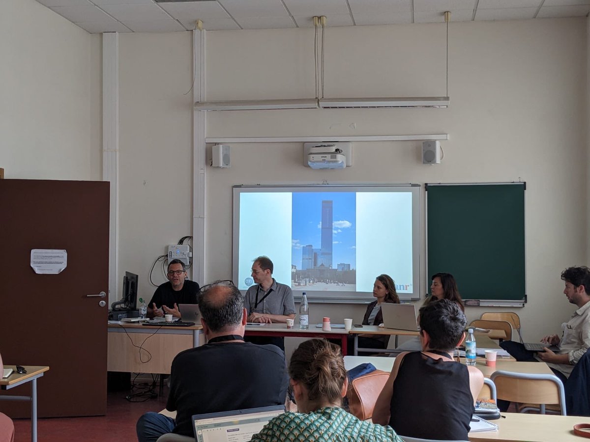 SpacePolProject's tweet image. Full house this morning for our #SpacePol panel at #GISMOMM2025! jam-packed room for a deep dive into urban circulations across Middle Eastern &amp;amp; Central Asian capitals 🏙️🙏2 all speakers &amp;amp; attendees! @GisMoyenOrient @AnkyraWitch @PaulWolkenstein #AbuDhabi #Cairo #Astana #Ankara