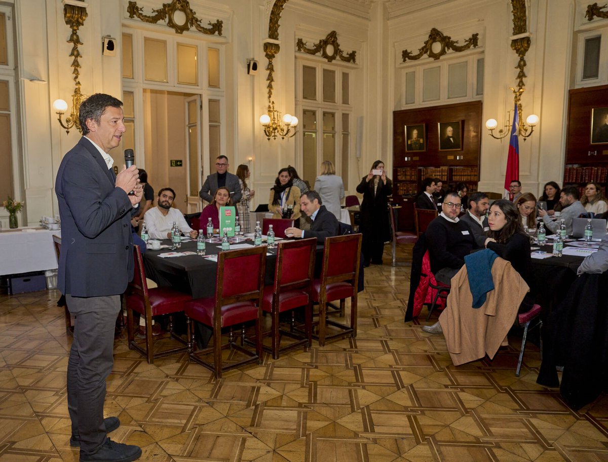 📍 Nuestro Subdirector Ejecutivo, Félix Liberona, participó en el taller “Propuestas para Chile: Hacia un País Inteligente 2026–2030”.

📃 ¿El resultado? Un documento que se entregará a los comandos presidenciales como un aporte transversal a la agenda del próximo gobierno.