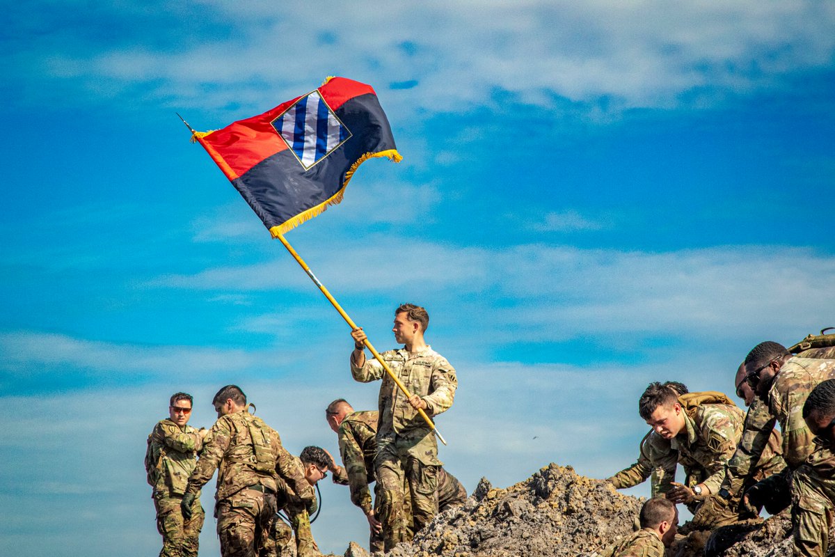 3rd_Infantry's tweet image. 7,000 strong. One legacy. Infinite pride.
Seize the Marne brought together Soldiers from across the 3rd Infantry Division for a full day of grit, teamwork, and tradition. From conquering a history-packed obstacle course to tug-of-war battles and a heartfelt patching ceremony.