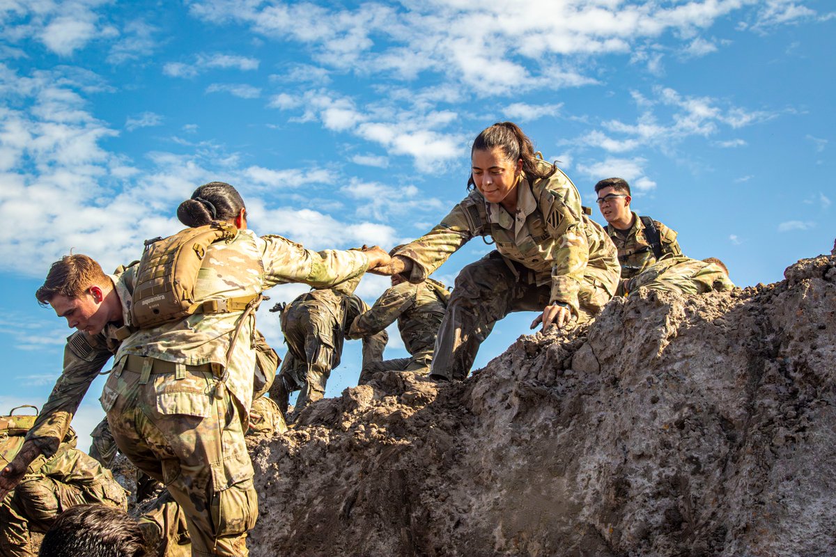 3rd_Infantry's tweet image. 7,000 strong. One legacy. Infinite pride.
Seize the Marne brought together Soldiers from across the 3rd Infantry Division for a full day of grit, teamwork, and tradition. From conquering a history-packed obstacle course to tug-of-war battles and a heartfelt patching ceremony.