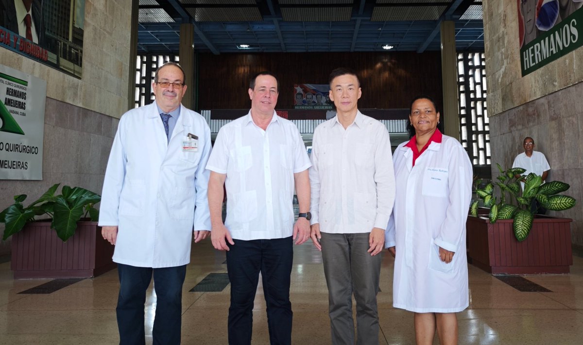 José Angel Portal Miranda (@japortalmiranda) on Twitter photo 🇨🇺 Junto a <a href="/EmbHuaXin/">Hua Xin 华昕</a>, participamos este viernes en el acto de entrega oficial al Hospital Hermanos Ameijeiras, de un equipo de endoscopía digestiva donado por #China.
Ese gesto es parte de las acciones de cooperación en #Salud que se desarrollan entre nuestras naciones. 🇨🇺 Junto a <a href="/EmbHuaXin/">Hua Xin 华昕</a>, participamos este viernes en el acto de entrega oficial al Hospital Hermanos Ameijeiras, de un equipo de endoscopía digestiva donado por #China.
Ese gesto es parte de las acciones de cooperación en #Salud que se desarrollan entre nuestras naciones.