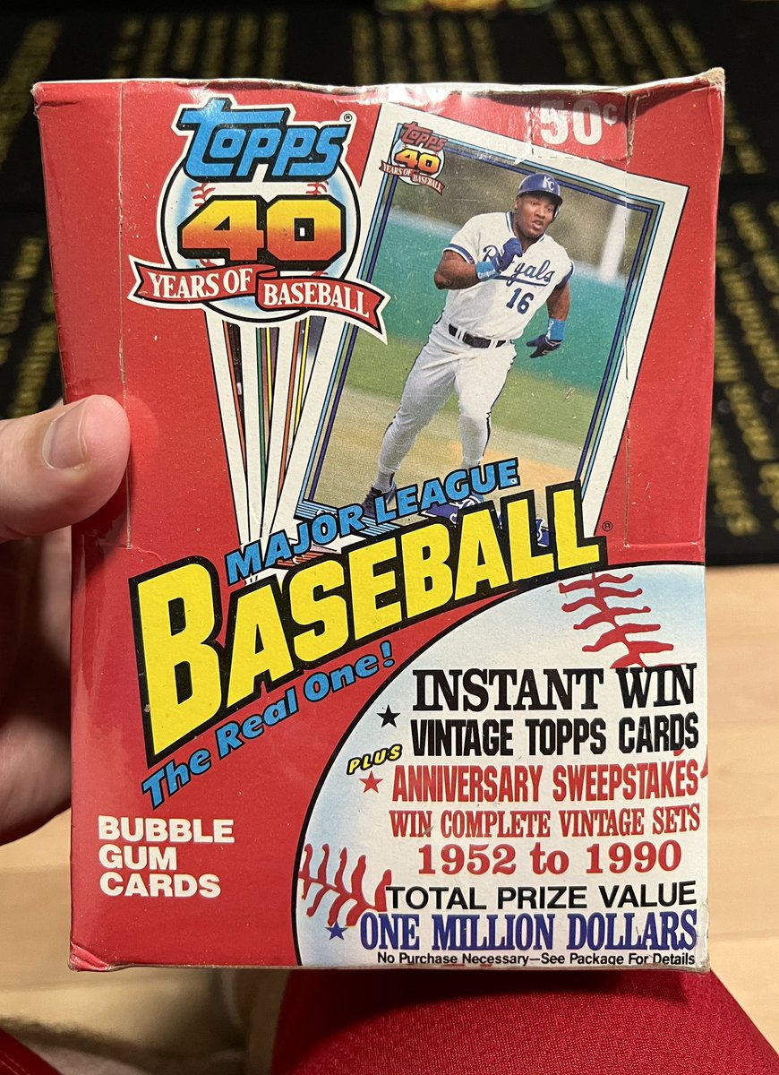 StanleyCup3533's tweet photo. Doing the baseball card thing. Something old and something new. ‘91 Topps is one of my favorite designs. With some banger box bottom cards! #thehobby #topps #baseball #baseballcards #cubs #pinetar #hawk https://t.co/eOiOt4K63u