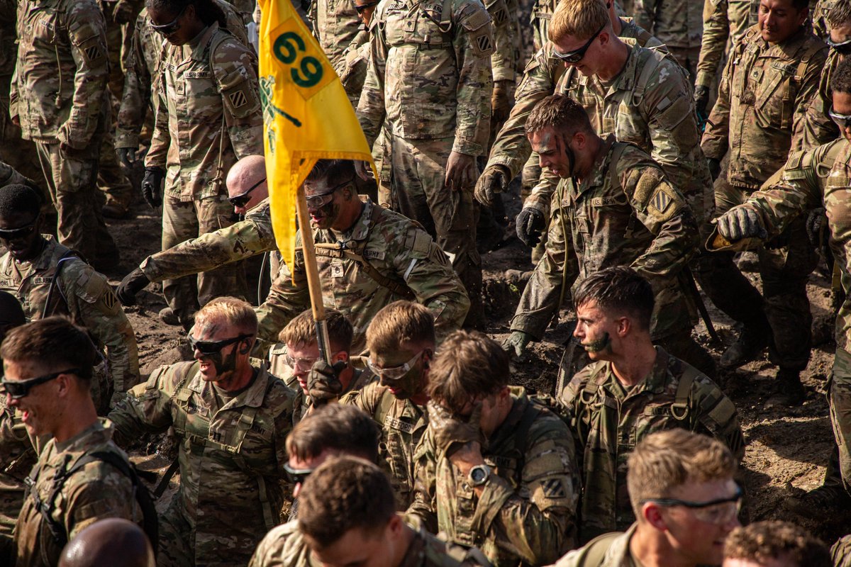 3rd_Infantry's tweet image. 7,000 strong. One legacy. Infinite pride. 🇺🇸
#SeizeTheMarne united 3ID Soldiers for a day of grit, teamwork & tradition—from history-packed challenges to tug-of-war & patching ceremonies.
250 years of excellence. Built on legacy. Ready for tomorrow.
#Army250 #DogfaceSoldiers