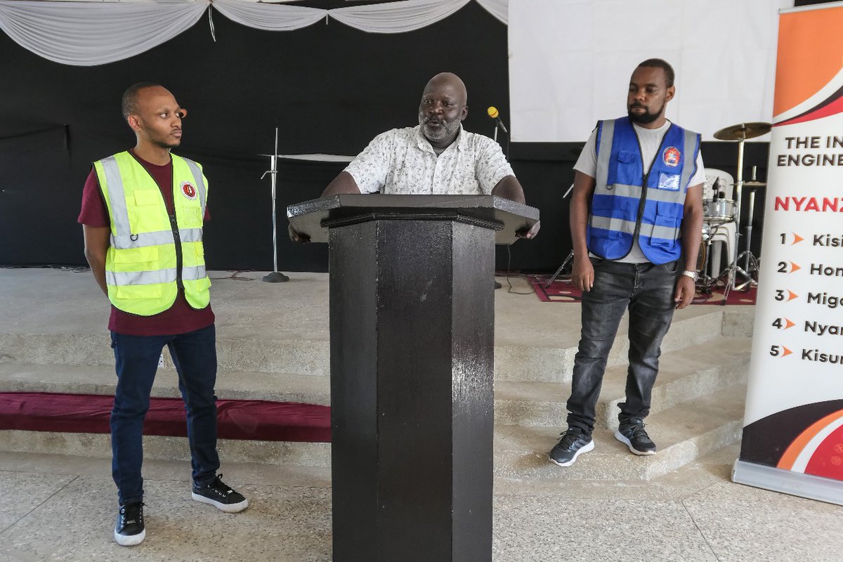 Today The Branch in collaboration with ACEK Future <a href="/AcekFL_Kenya/">ACEK- Future Leaders</a> Leaders held a mentorship session at Ndoto For Africa’s Future in Obunga Kisumuand donated 36 books to Ndoto Academy. The team took the students through Career opportunities in engineering and Personal Branding.