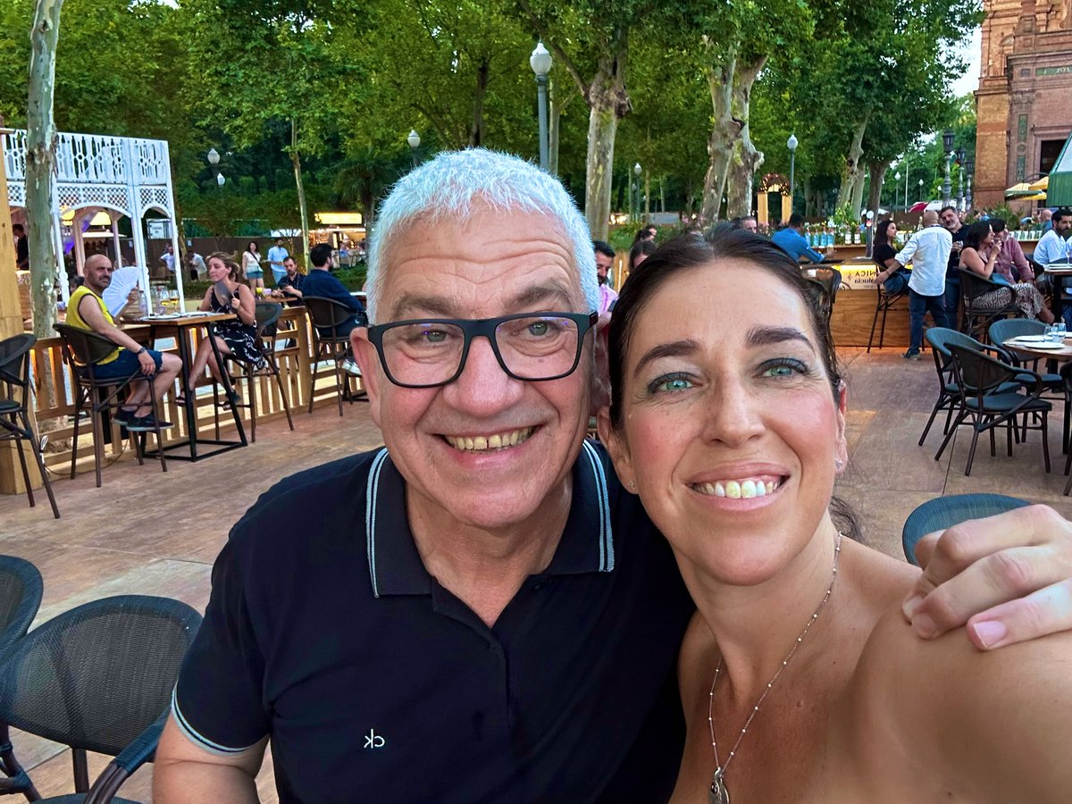 Vanessa Torres 🤷🏻♀️ (@vanessatorresab) on Twitter photo Ha venido a saludarme mi amigo <a href="/pakordelius/">Paco Cordero</a> a mi casita de verano en la <a href="/lalola_sevilla/">Lalola, de Javi Abascal</a> 💙 Ha venido a saludarme mi amigo <a href="/pakordelius/">Paco Cordero</a> a mi casita de verano en la <a href="/lalola_sevilla/">Lalola, de Javi Abascal</a> 💙