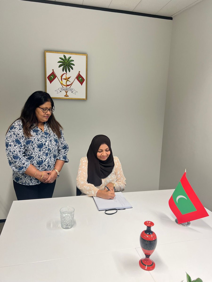 Ambassador Geela welcomed the Commissioner General of @customsmv Fathimath Dhiyana at the Embassy of Maldives this evening. The Commissioner General is on an official visit to participate in the WCO Council's annual meeting taking place in Brussels from June 26-28, 2025.
