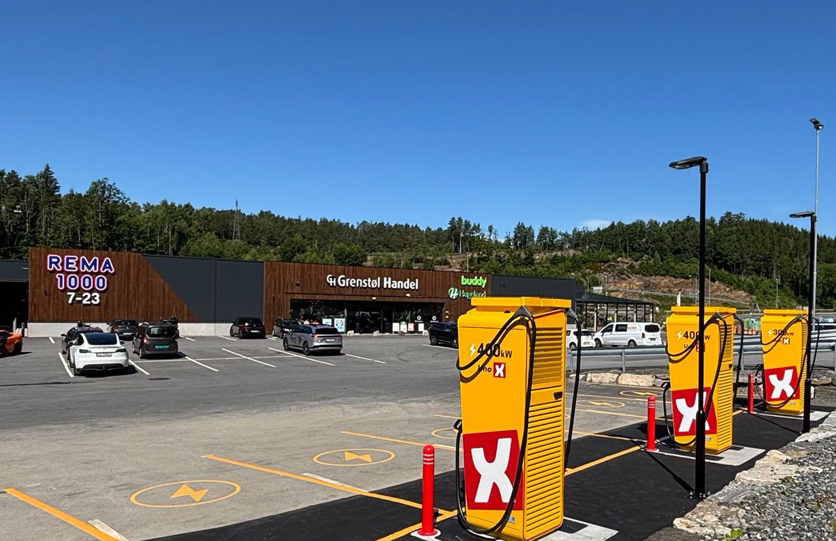 REMA 1000 Grenstøl, Tvedestrand. 🇳🇴

⚡️ Ultrafast Uno-X chargers on 84 Reitan Retail locations.

🔌 490 plugs (&gt;/= 300kW chargers).