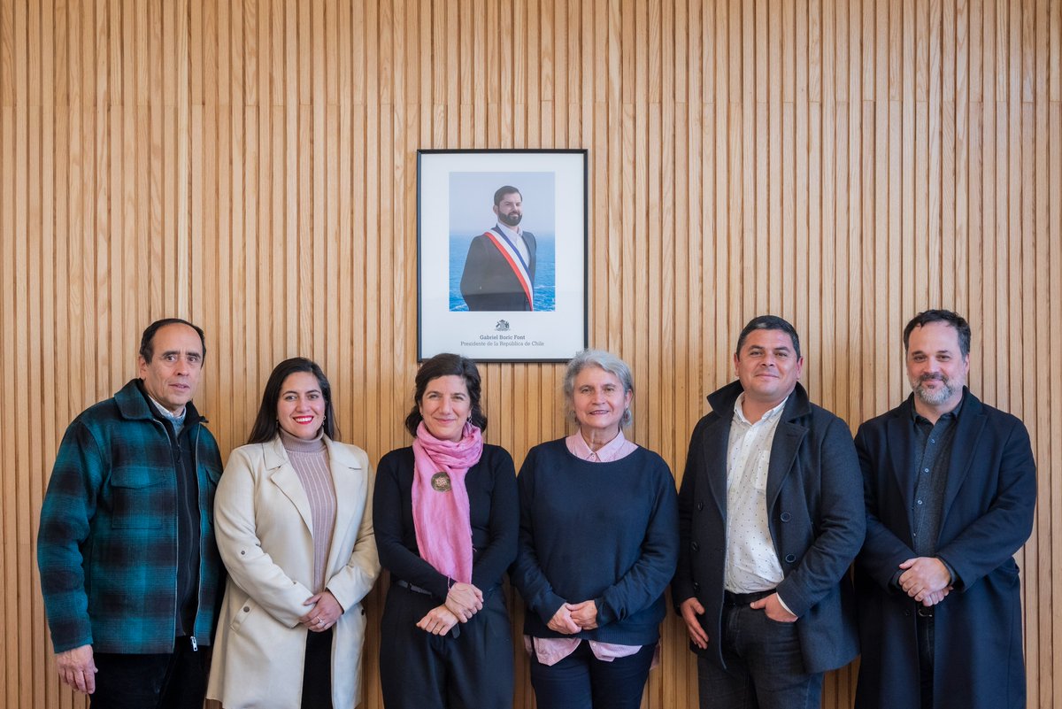 🔬La ministra Aisén Etcheverry se reunió con la alcaldesa Karina Delfino y la directora del Liceo Ind. Benjamín Franklin para fortalecer el vínculo entre ciencia y comunidades educativas en Quinta Normal. 
Nuevas iniciativas para acercar la tecnología a estudiantes y docentes. 📚
