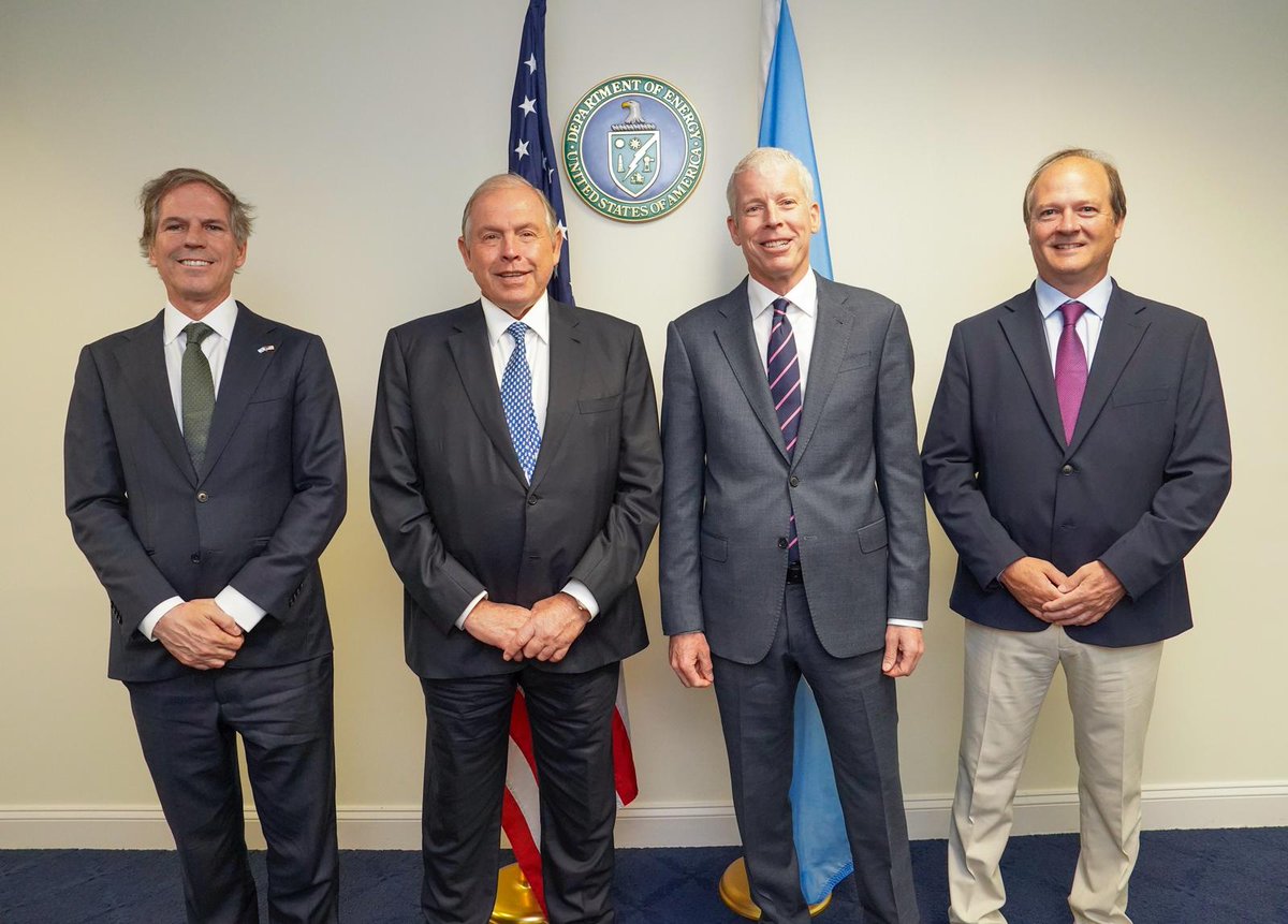 Cancillería Argentina 🇦🇷 (@cancilleria_ar) on Twitter photo El Canciller Werthein mantuvo una excelente reunión con el Secretario de Energía de los Estados Unidos, Chris Wright, acompañado por el Secretario Coordinador de Energía y Minería de la Nación, Daniel González, y el Embajador argentino en Washington, Alec Oxenford, en la que El Canciller Werthein mantuvo una excelente reunión con el Secretario de Energía de los Estados Unidos, Chris Wright, acompañado por el Secretario Coordinador de Energía y Minería de la Nación, Daniel González, y el Embajador argentino en Washington, Alec Oxenford, en la que