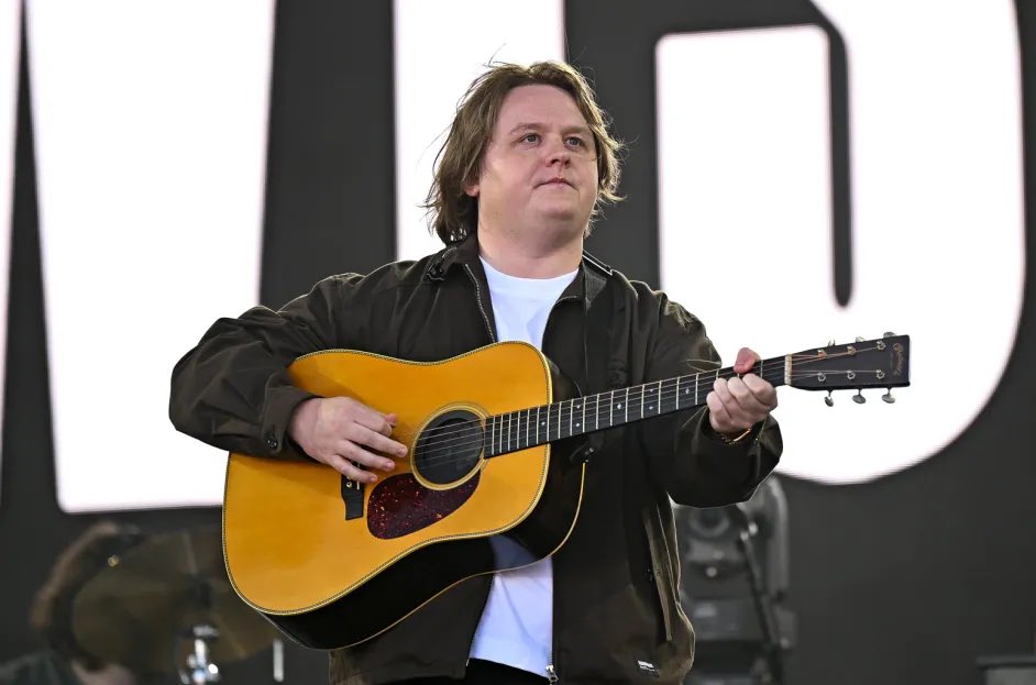 This gorgeous man is back. Bravo <a href="/lewiscapaldi/">Lewis Capaldi</a> #Glastonbury2025. Let's download the latest single and get this beautiful man back where he belongs #No1     m.youtube.com/watch?v=6fJI7x…
