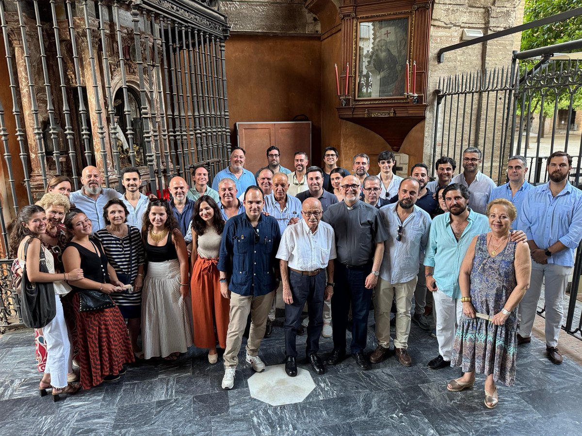 🟣 𝗖𝗮𝗯𝗶𝗹𝗱𝗼 𝗱𝗲 𝗲𝗹𝗲𝗰𝗰𝗶𝗼𝗻𝗲𝘀 | 
▫️53 votos Candidatura de NHD. Isaias Pérez Domínguez 
▫️8 votos Blancos.
▫️1 voto Nulo.
Queda elegido como Hermano Mayor D. Isaias Pérez Domínguez  a falta de la aprobación de la autoridad eclesiástica.
#CoronaSevilla