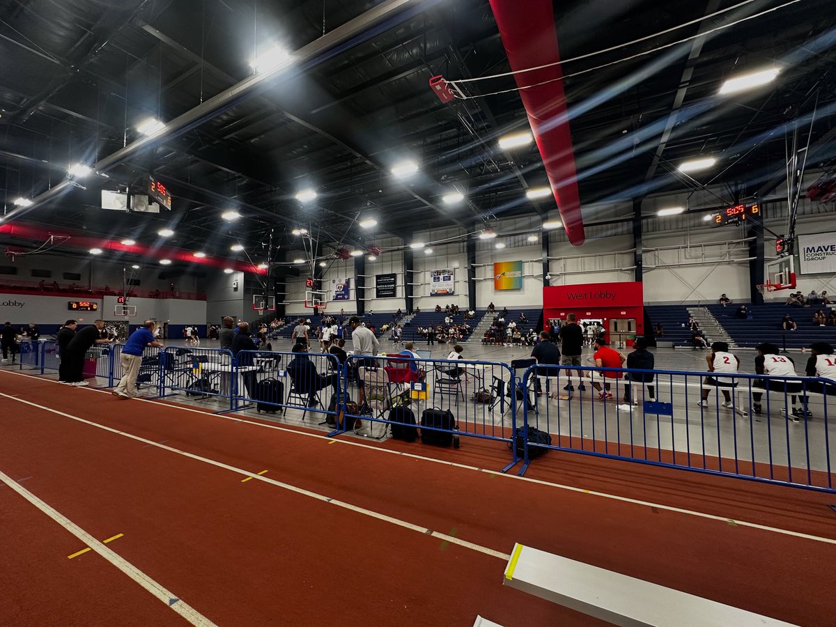 MSUCometsMBB's tweet image. Coach Rodriguez is on the lookout for future Comets today at the FABC live period showcase! ☄️🔵⚪️Ⓜ️
#OnTheLookout | #CometBall | #TheVille