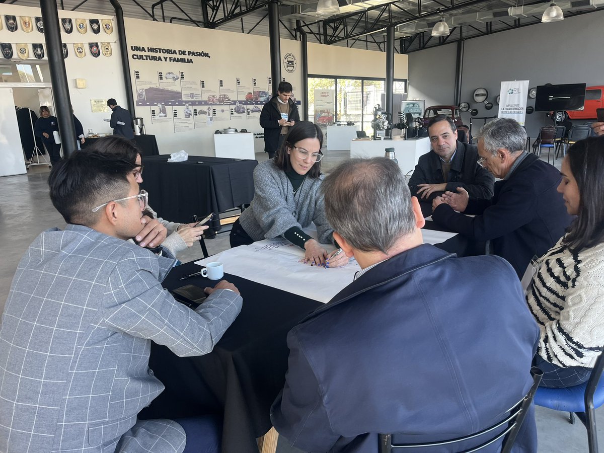 ¡Ciudades que apuestan a la planificación! 📐🛣️

🇦🇷Hoy intendentes/as, aliados y equipos de gobiernos locales participaron del encuentro del Programa Ciudades Planificadas para repensar la planificación como una oportunidad para las ciudades.