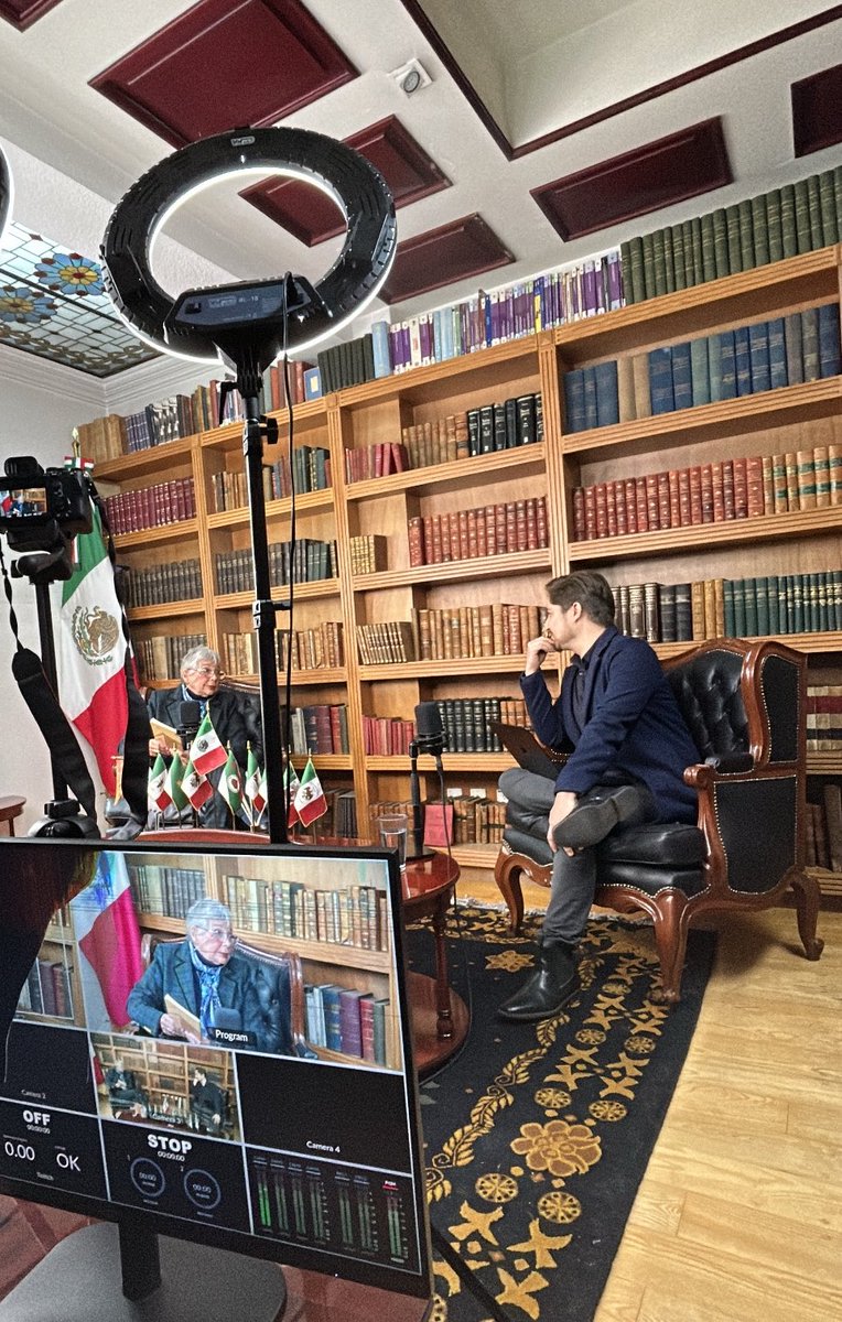 Hoy platiqué con <a href="/HelgueraAlejand/">Alejandro Helguera</a> para el podcast VOCES.

¡No se lo pierdan!