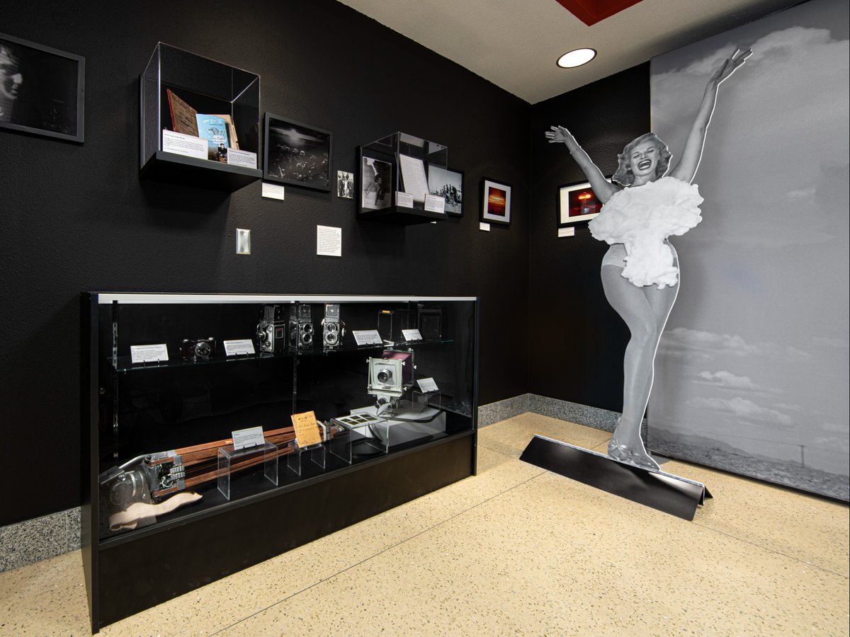 AtomicMuseum's tweet image. The mystery is over. 💥 

Miss Atomic Bomb finally has a name: Anna Lee Mahoney, a Sands Hotel showgirl from the Bronx. In partnership with the LVCVA Archive, we proudly present: Miss Atomic Bomb: Icon of the Atomic Age.

Now open!
🎟 atomicmuseum.vegas
📸 Chris Wessling