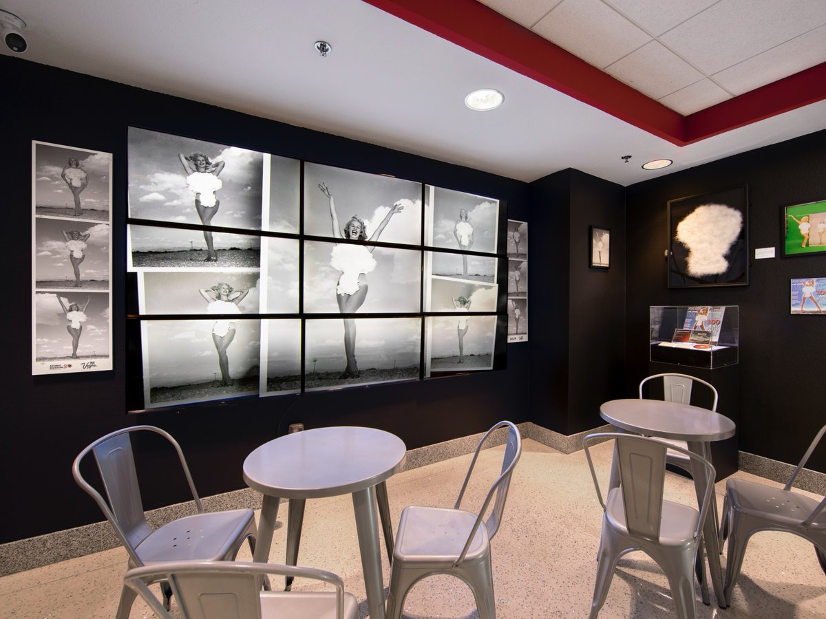 AtomicMuseum's tweet image. The mystery is over. 💥 

Miss Atomic Bomb finally has a name: Anna Lee Mahoney, a Sands Hotel showgirl from the Bronx. In partnership with the LVCVA Archive, we proudly present: Miss Atomic Bomb: Icon of the Atomic Age.

Now open!
🎟 atomicmuseum.vegas
📸 Chris Wessling