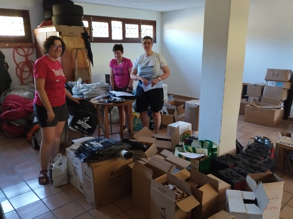 abixaran tweet media