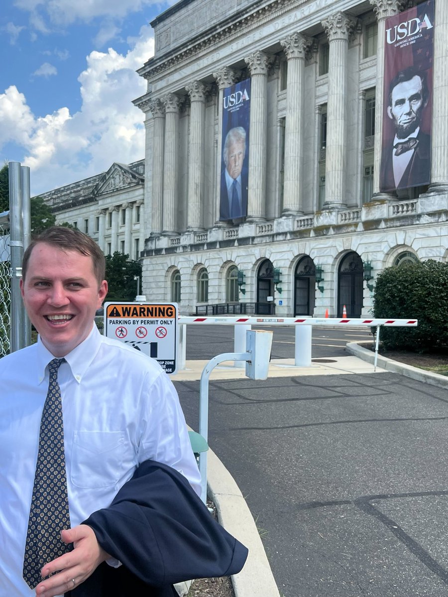 rethinkfood's tweet image. Last week, our ceo and founder Matt Jozwiak & Culinary Director Ken Baker traveled to D.C. to advocate for a meal donation tax credit & @USDA pilot. Leaders from Congress & the USDA showed enthusiasm for our mission and the potential to collaborate. 🌱