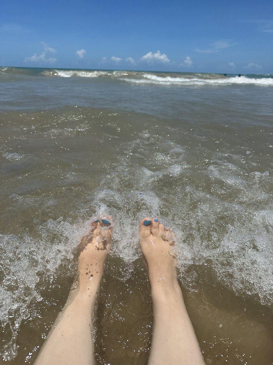 No livin’ like the beach life for a girl from the coast 🏖️ <a href="/southpadre/">southpadre</a> @IslaBlancaPark