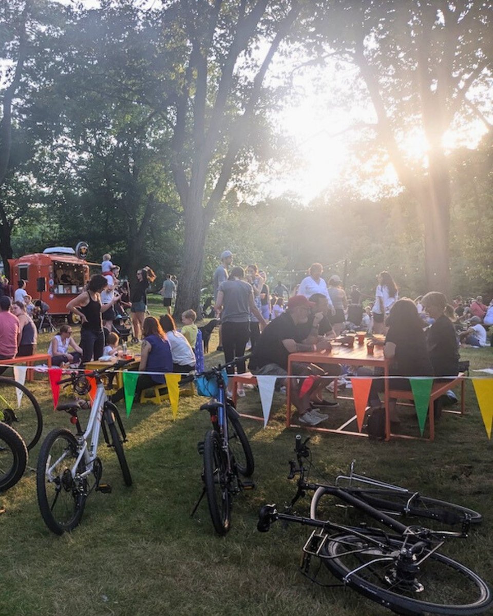 🍻 @roundheadbrew is back for another season of the Roundhead Beer Gardens series, now at Copley Square Park! 

Catch the traveling beer garden all summer in 6 @cityofboston parks! Hours are Friday-Sunday, 1 - 8 p.m.

Details + full schedule: roundheadbrewing.com/cerveza