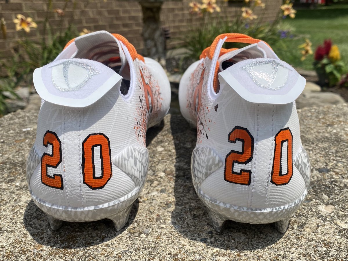 KBArtCincy's tweet image. Introducing my newest pair for Carthage HS Defensive End and Oklahoma State commit, @LandonBland04 . Get yours too with KB Art. #CustomCleats #CarthageFootball #OSUCowboys