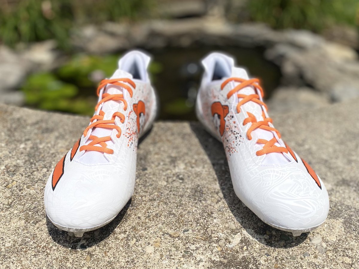KBArtCincy's tweet image. Introducing my newest pair for Carthage HS Defensive End and Oklahoma State commit, @LandonBland04 . Get yours too with KB Art. #CustomCleats #CarthageFootball #OSUCowboys