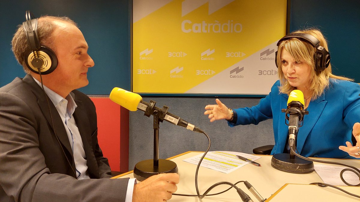 Sílvia Cóppulo (@silviacoppulo) on Twitter photo Curar tots els càncers crec que serà possible i probable; però a uns arribarem abans que a uns altres.
Diumenge 29 juny 21:05h al #DivanCoppuloCatradio una eminencia mundial en oncologia, el Dr. <a href="/PratAleix/">Aleix Prat Marin</a> És savi i humà. No et perdis la conversa <a href="/CatalunyaRadio/">Catalunya Ràdio</a>
<a href="/hospitalclinic/">Hospital Clínic</a> Curar tots els càncers crec que serà possible i probable; però a uns arribarem abans que a uns altres.
Diumenge 29 juny 21:05h al #DivanCoppuloCatradio una eminencia mundial en oncologia, el Dr. <a href="/PratAleix/">Aleix Prat Marin</a> És savi i humà. No et perdis la conversa <a href="/CatalunyaRadio/">Catalunya Ràdio</a>
<a href="/hospitalclinic/">Hospital Clínic</a>