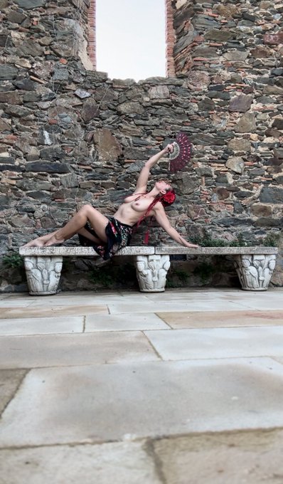 Fixandfixation - Selfies in a 700 year old Spanish villa. Subscribe to my OnlyFans to see more! DM me for a discount link. https://t.co/5qqiF0Hc2o