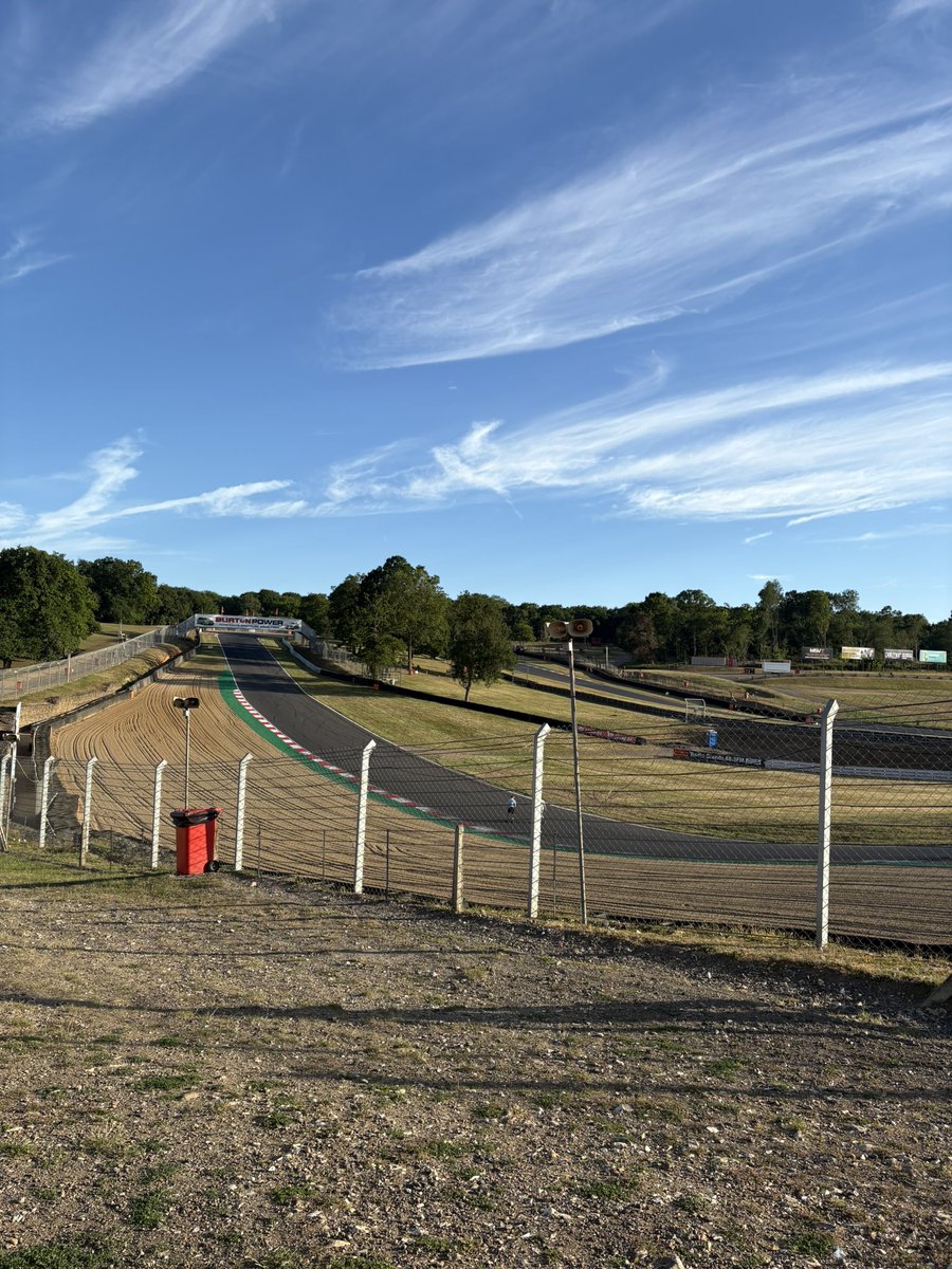 Good Evening from <a href="/Brands_Hatch/">Brands Hatch</a> Supertouring weekend.
Ready for <a href="/UKLegends/">Legends Cars Championship</a> tomorrow 

If your about tomorrow come and say hello at the Mickel Motorsport team area.