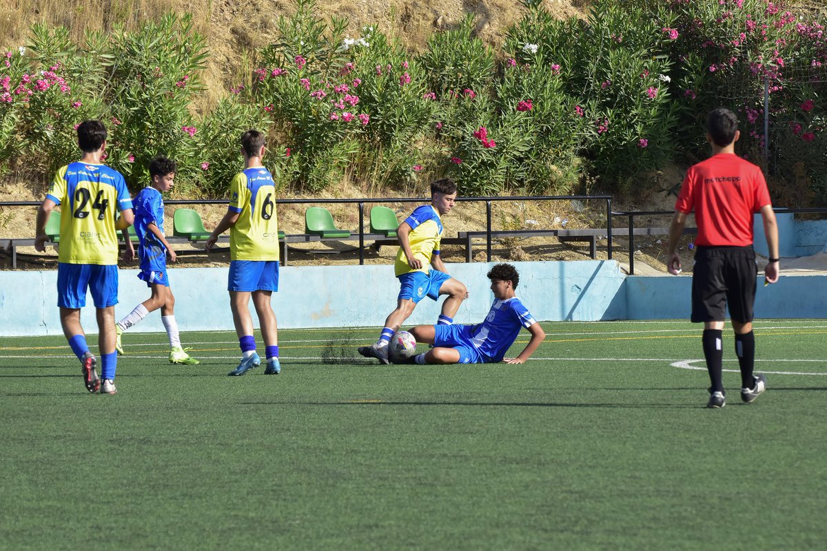 ✅️ TERCERA JORNADA DE COMPETICIÓN 

Finaliza otro gran día de #deportescolar en los #JuegosEMDE2025 

🫣 ¡Mañana llegan las semifinales! Muchos nervios y emoción en todas las pistas ⚽️🏀🏐

➡️ Clasificaciones: eusebiomillan.com/clasificacione…

<a href="/Torremolinos_On/">Torremolinos Informa</a> 
<a href="/mcyadra/">Mc Yadra</a>