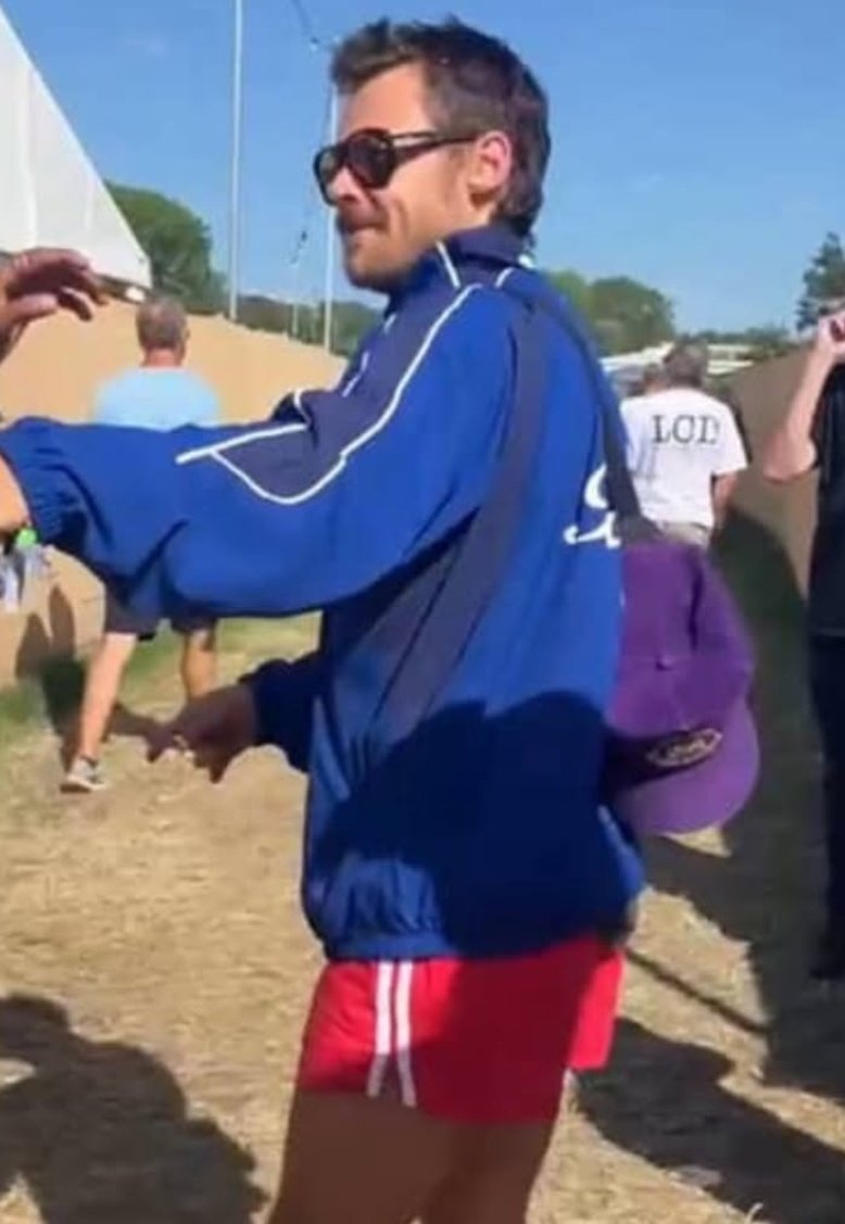 Niall Horan, Louis Tomlinson and Harry Styles at Glastonbury 2025

Mind pushing me down a cliff, please? 🥹 
Because i remember this being our biggest dreams at some point, and now it's coming true, but at what cost? 💔