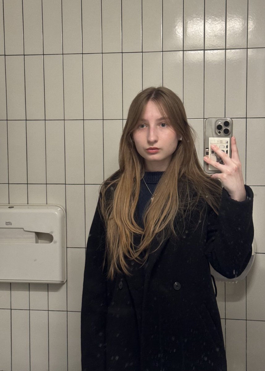 дадада, моё любимое зеркало и июнь в пальто