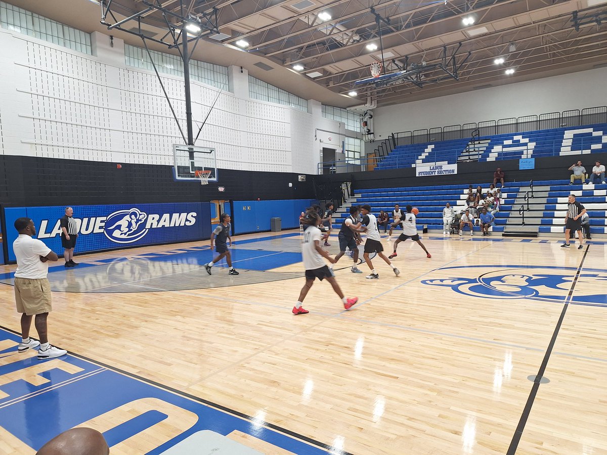 We got a good one going on in the 1st game of the day! #laduesummershootout