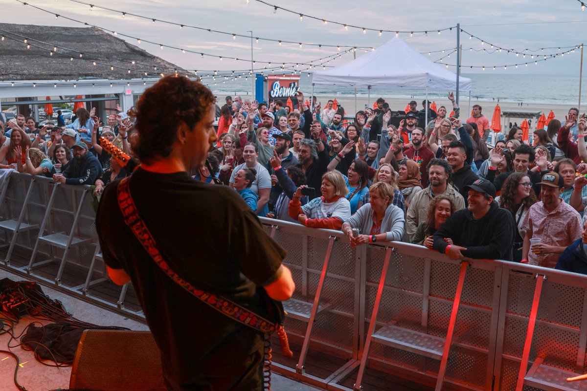 rigometrics's tweet photo. S/o @ripe_love &amp; Bernie’s Beach Bar for such a sick show🤠🤟 https://t.co/SHXMEN3tR1