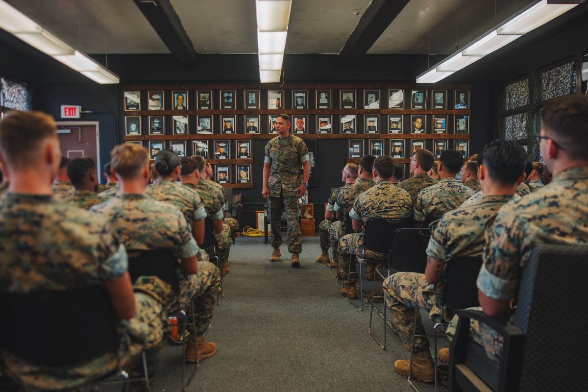USMCSgtMaj's tweet image. While visiting @MCB_Hawaii, I had the opportunity to observe our #Marines from @3d_Marine_Div during various training iterations. Equally important, I had an open and honest discussion with them during a town hall — a valuable chance to hear their perspectives.
#Hawaii #SemperFi
