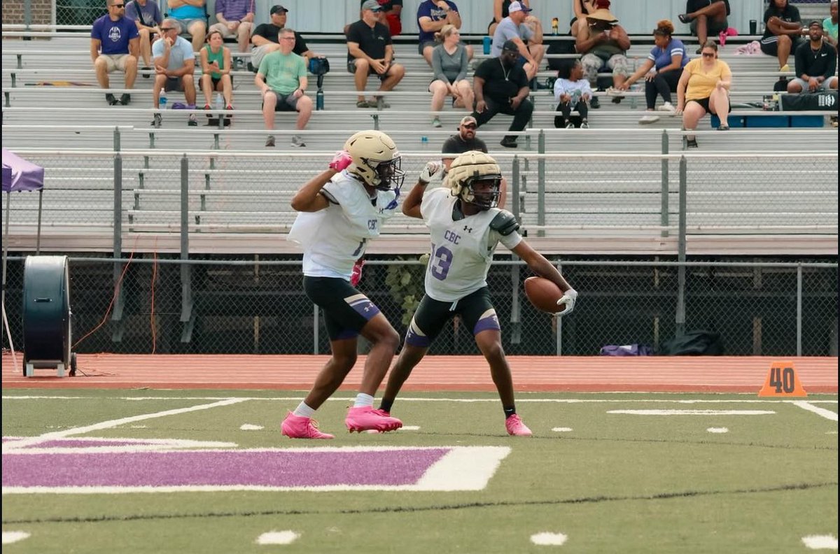 DarianJones11_'s tweet image. rock out !!💯 #lastride4 #seniorszn @CBCFootball @ScottPingel10