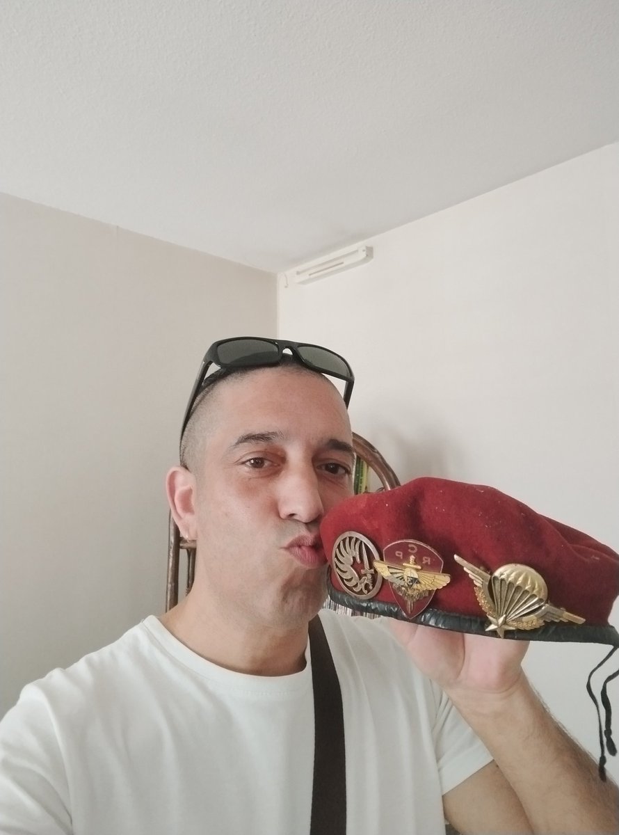 sow460's tweet photo. Ah les valeurs 🤔ce monde devient fou 😂😂 heureusement que je suis bien ' et est des amis sincères loyauté 🤫😍 triste tout ça ' et si  ça vous plaît pas c est réciproque je vous aimes pas 💯🤟😍 https://t.co/Y1NQibs3Ju