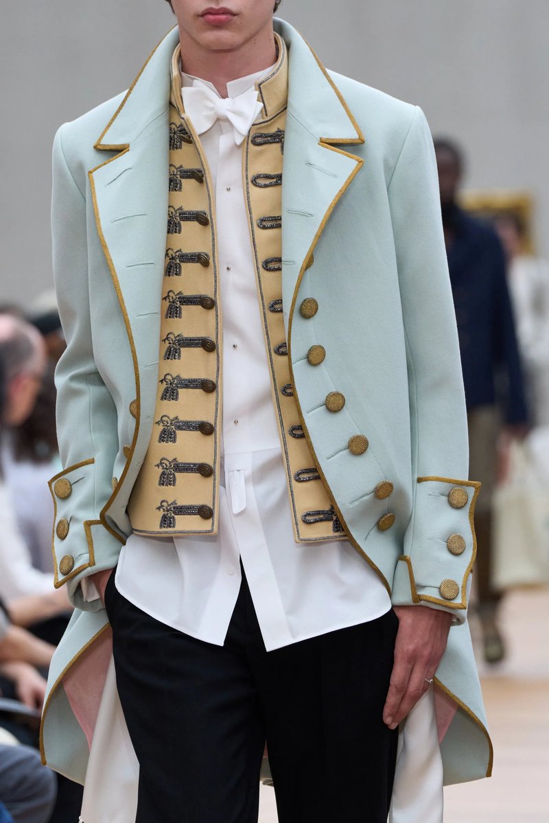 ALL the DETAILS of ✨Dior✨ by Jonathan Anderson Spring/Summer 2026 menswear debut collection — a thread!🪡🧵
 
PS: the bow-ties, book-tote bags and more.