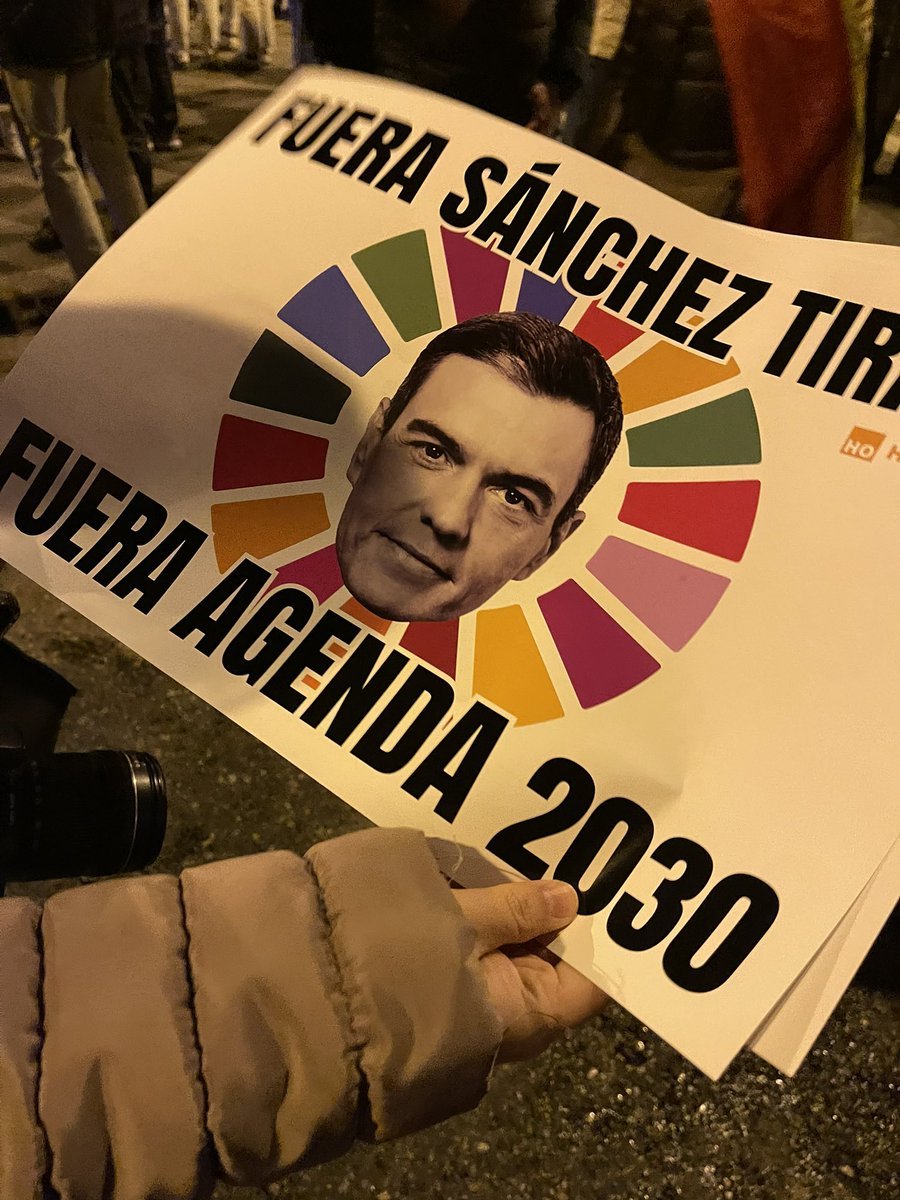 wasamablan's tweet photo. 🔁 CONCLUSIÓN:
Corrupción, caos energético, economía estancada, deuda récord, paro juvenil, medidas fallidas y un gobierno dividido.
 Sánchez debe dimitir. No por ideología. Por responsabilidad.
#España2025 #SánchezDimisión #EstoNoEsGobernar https://t.co/2xrFrRGyX1