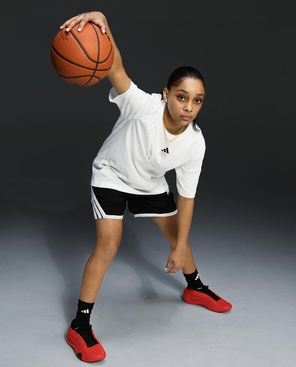 PrepNetwork_'s tweet image. Nicknamed “Special K,” Smith made waves for her association with WNBA legend Candace Parker, who signed her to the first-ever Adidas girls’ basketball NIL deal in November.
More: prepnetwork.com/2025/06/26/spe…