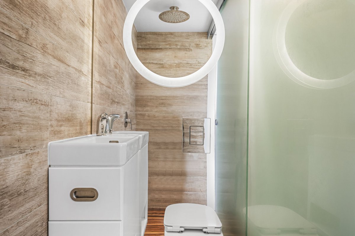 HausMicro's tweet photo. Minimalist design, ultimate comfort, and total freedom. The #microhaus is fully equipped, smart, and ready for any backyard or getaway spot 🌿✨ #hausme #tinyliving #adu #smarthome #energyefficient https://t.co/IEm8PfsKqa