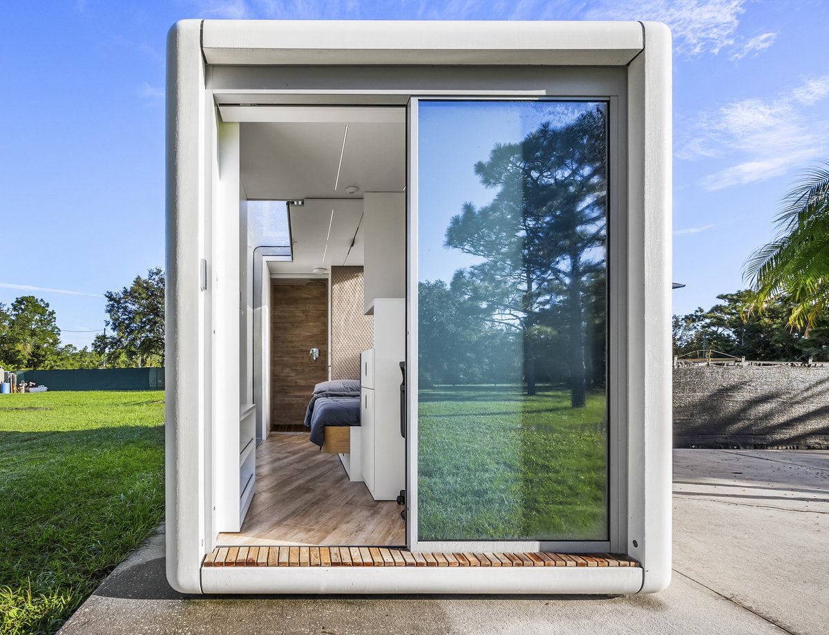 HausMicro's tweet photo. Minimalist design, ultimate comfort, and total freedom. The #microhaus is fully equipped, smart, and ready for any backyard or getaway spot 🌿✨ #hausme #tinyliving #adu #smarthome #energyefficient https://t.co/IEm8PfsKqa