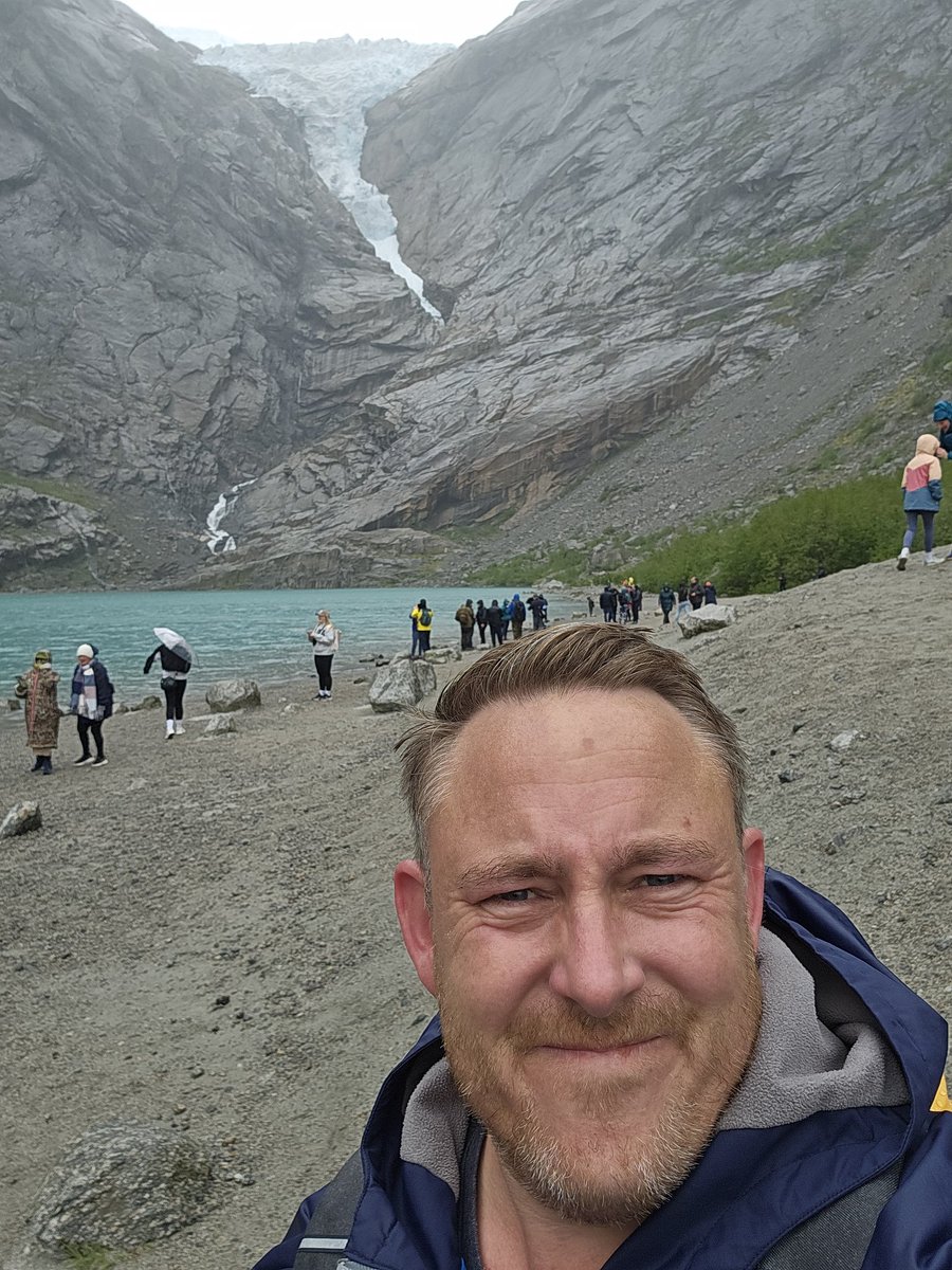 Turgie83's tweet image. @tescomobile .... this is a picture of me hiking up to a glacier in Norway where I had full 5g signal,  yet I can't get any reception at the bottom end of our village in Lincolnshire.... throw us a lifeline will you 😂
#shitsignal #nocoverage
