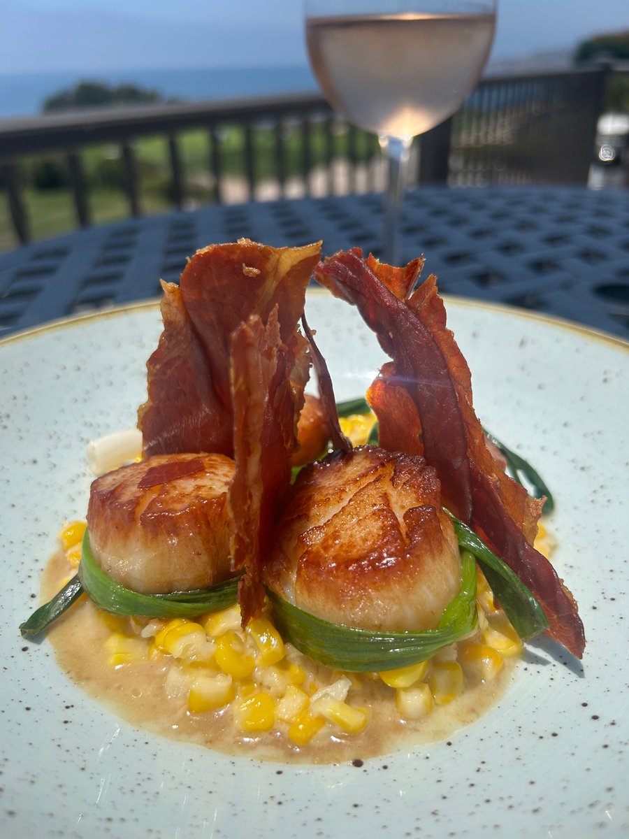 TrumpGolfLA's tweet image. Dive into a plate of pure indulgence tonight! Pan-Seared Hokkaido Scallops served on a bed of creamy corn, kissed by charred scallions and topped with crispy prosciutto. Pair it all with a refreshing glass of TRUMP Rosé  for the ultimate culinary experience.
