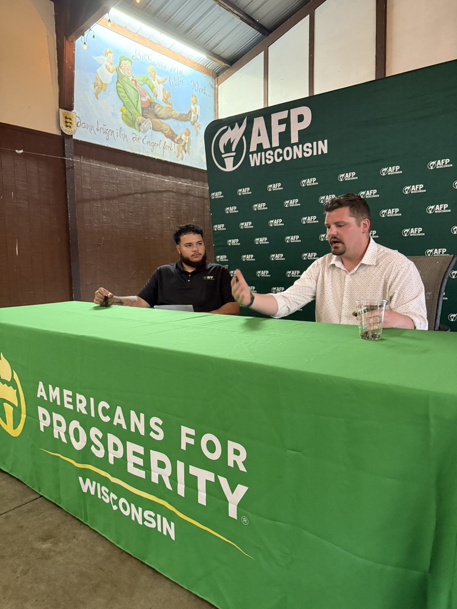 EthanReySanchez's tweet image. 🔥 What a night! Last night’s Reignite the American Dream: The Fight for Cigar Rights in Wisconsin event was a tremendous success. 🇺🇸💨
We dove deep into AB211 and the push to bring back cigar lounges to Wisconsin—restoring choice, freedom, and small business opportunity.
🎉…