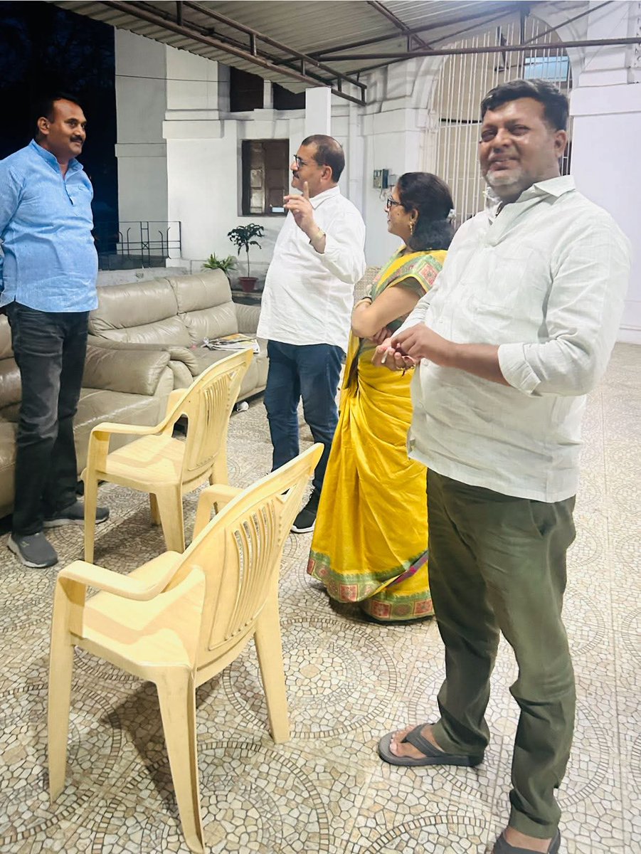 gitakumarirjd's tweet photo. बिहार सरकार में पूर्व मंत्री व सारण ज़िला के मढ़ौरा विधानसभा से विधायक माननीय श्री जितेंद्र कुमार राय जी और माँझी विधानसभा से विधायक श्री सत्येन्द्र यादव जी से पार्टी संगठन और आगामी चुनाव संबंधित विषयों पर मुलाक़ात की कुछ तस्वीरें।
#gitasinghrjd #gitakumarirjd #gitakumari #sahebganjvidhansabha #साहेबगंज #TejashwiYadav #nextcmofbihar
@RJDforIndia @laluprasadrjd @manojkjhadu @JitendraRaiMLA