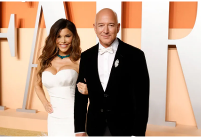 UGirovago77000's tweet photo. Vuoi tu Jeff #Besoz aggiungere al carrello la qui 
presente Lauren Sanchez? https://t.co/yUZhyuSKcy