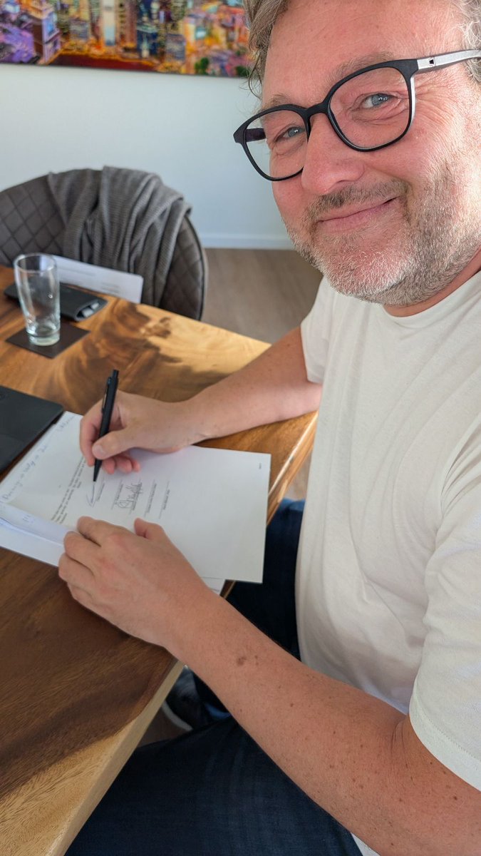 Yesterday we signed the conversion contract with our lead Angel @Christian Dinten and others for our company @Xchange! Big step towards growth.