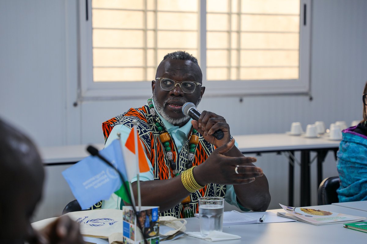 WFP_Cotedivoire's tweet image. Foi, service, passion, résilience, partage, regard…
Des mots signés @AbeganCbooto pour nourrir notre combat contre la faim et la malnutrition.
Un message fort partagé lors de sa visite à @WFP_Cotedivoire, en soutien à l’action de #WFP en 🇨🇮.