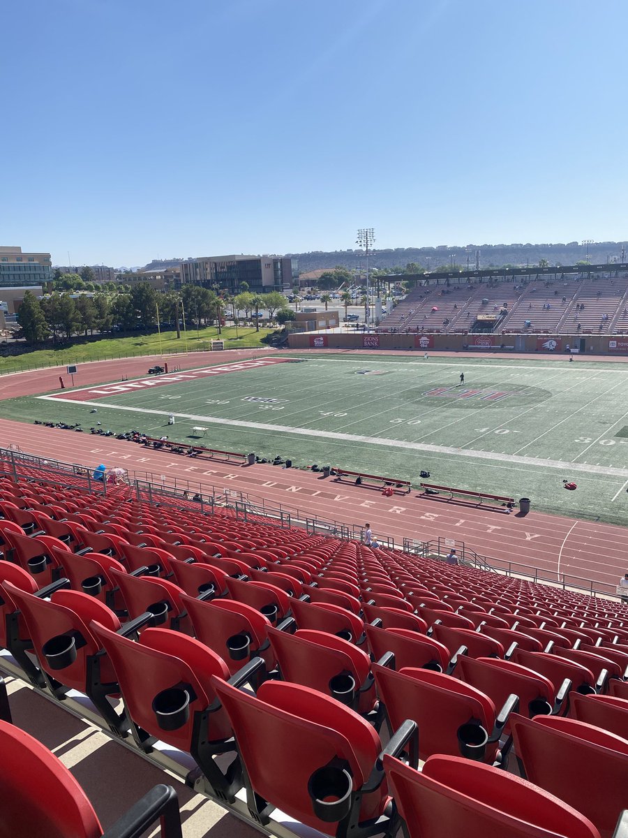 Mr_Ehernandez's tweet image. What a beautiful campus! Had a great time here! The staff was awesome. Weather was great! Thanks @UtahTech_Fball